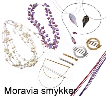 Moravia i bomuld, guld, sølv og glas smykker